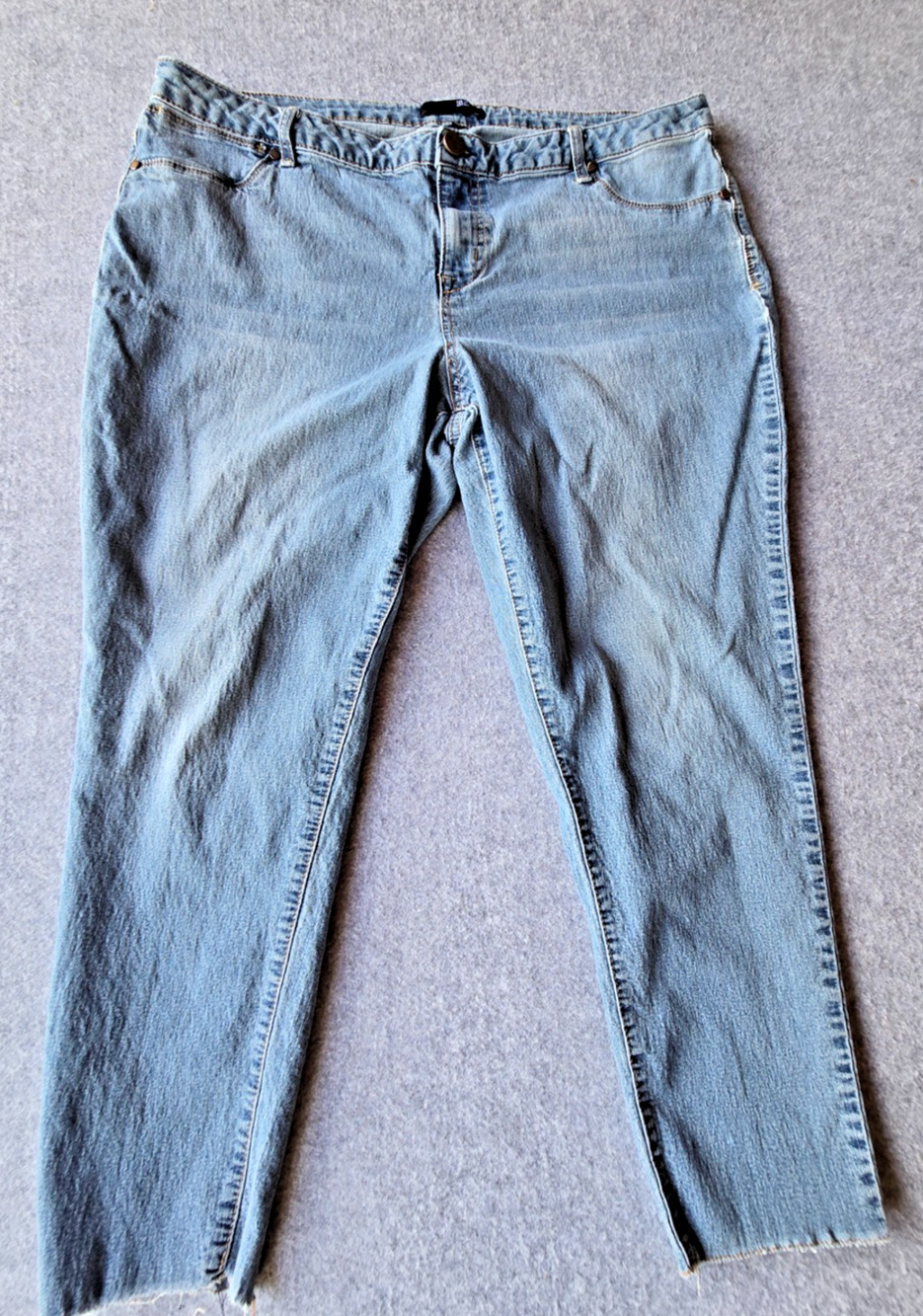 1822 Women's Blue Jeans Straight Raw Hem Ankle Med Wash Size 20W (38"x25")